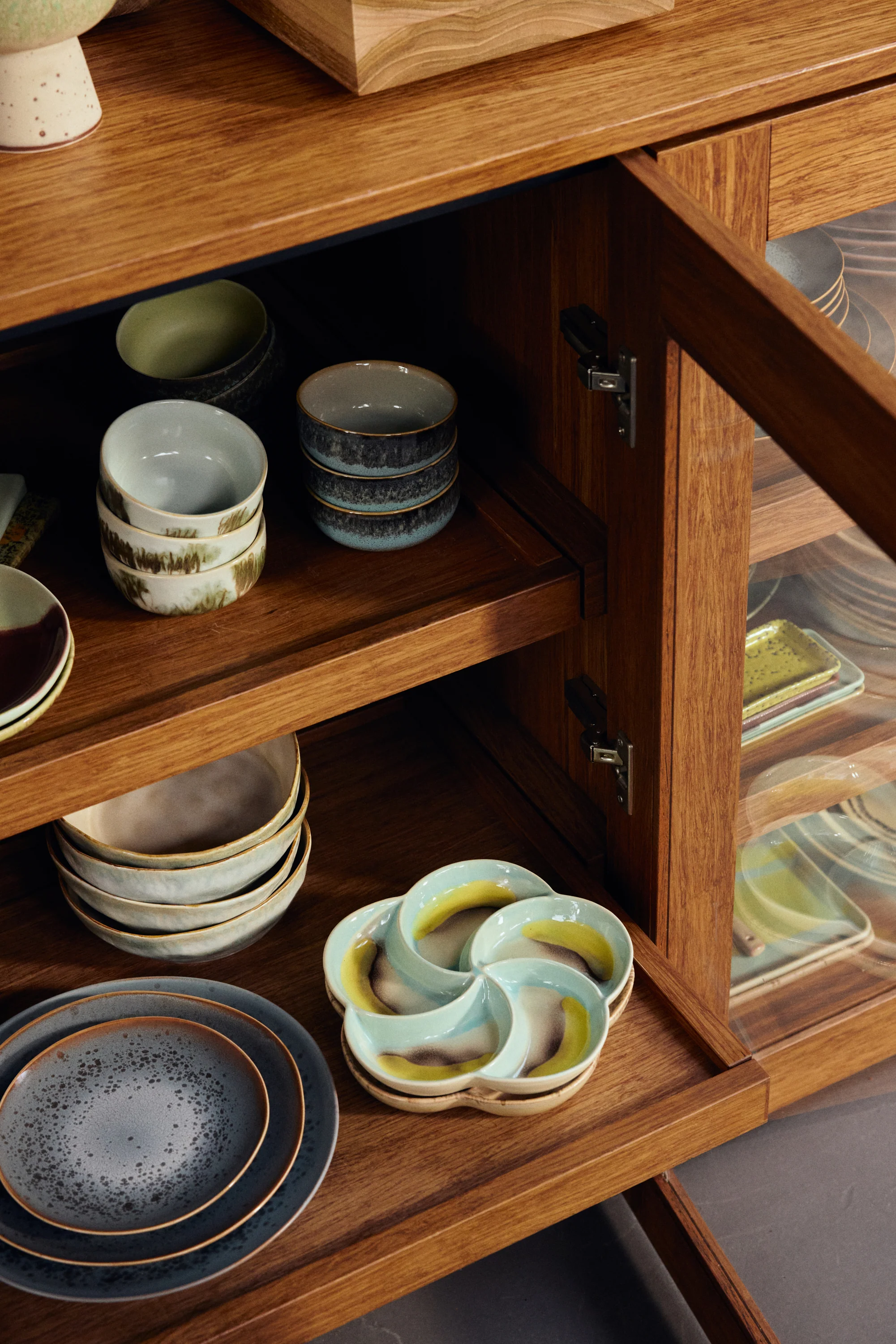 70's Ceramics: Pasta Bowls, Petal (Set of 2) - Image 3